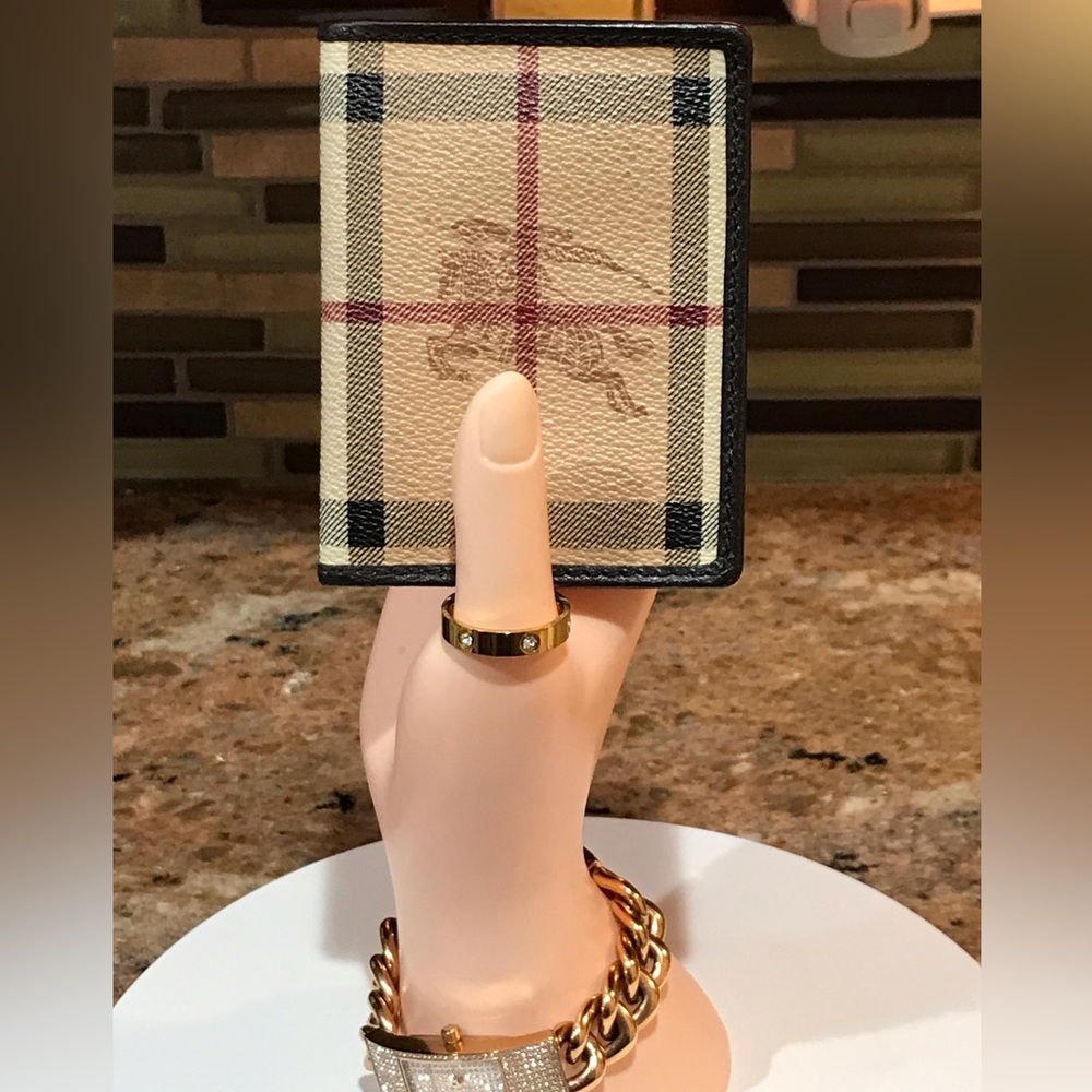 Burberry Nova Check Card/ID Holder 😍❤️ - Picture 10 of 17